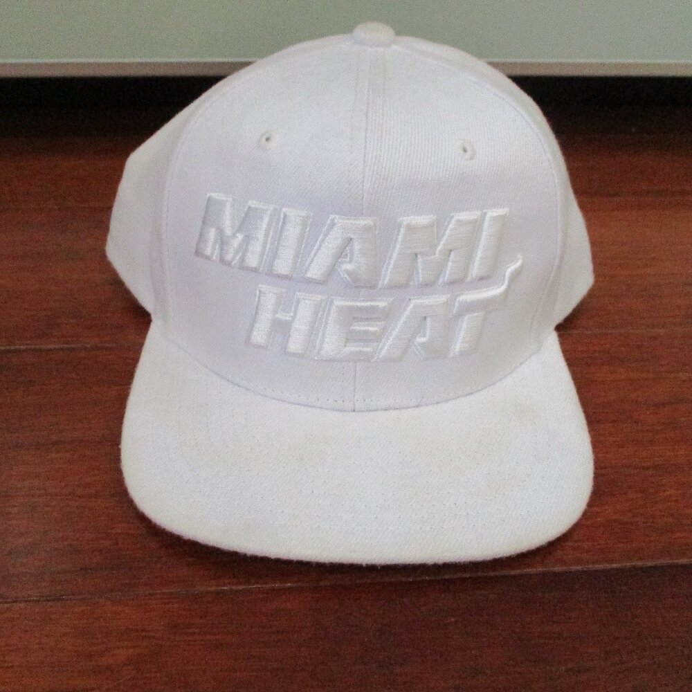 Mitchell & Ness The Heat White Hot Ball Cap